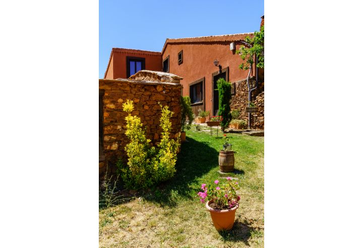 Demo: Farmhouse Booking